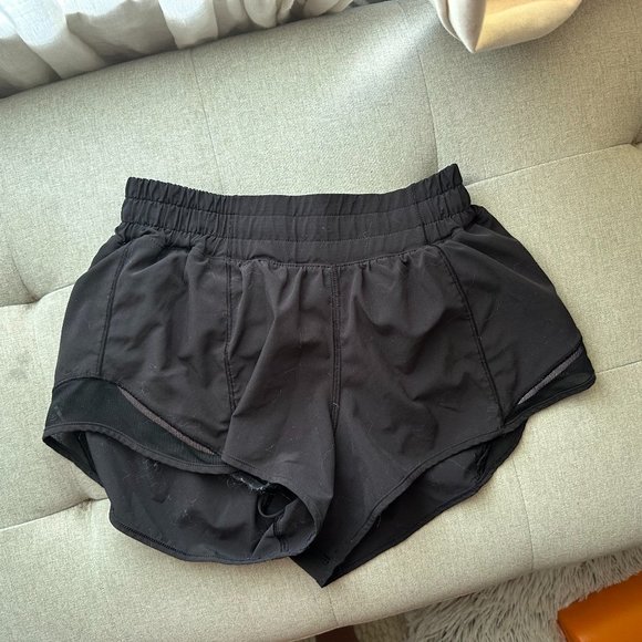 Black lulu lemon hotty hot 2.5" shorts - Picture 1 of 3
